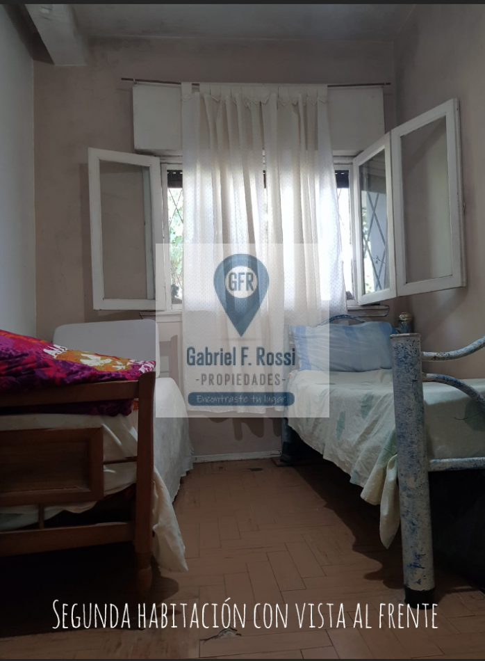 4 ambientes. Amplio parque. Quincho independiente con baño y cocina instalados