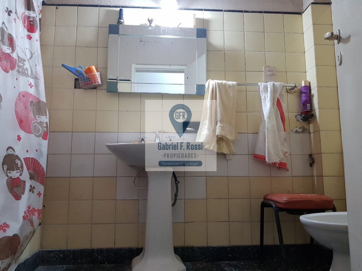 4 ambientes. Amplio parque. Quincho independiente con baño y cocina instalados
