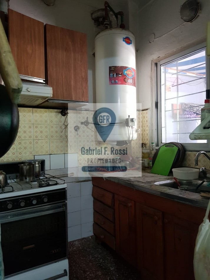 4 ambientes. Amplio parque. Quincho independiente con baño y cocina instalados