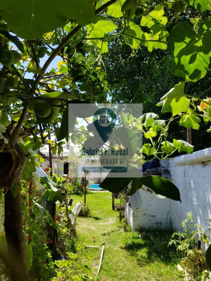 4 ambientes. Amplio parque. Quincho independiente con baño y cocina instalados