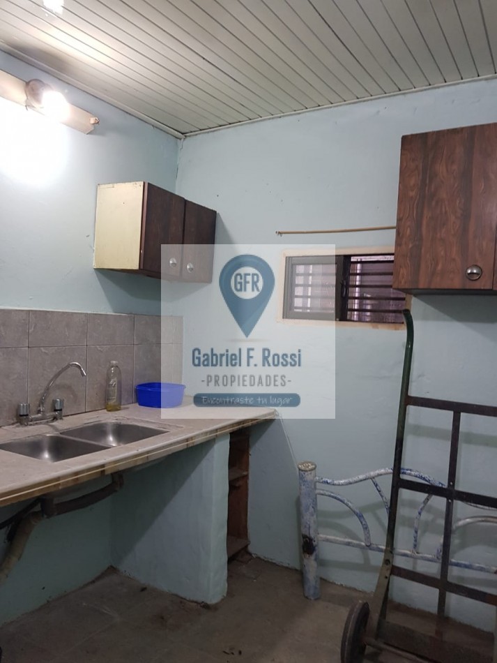 4 ambientes. Amplio parque. Quincho independiente con baño y cocina instalados