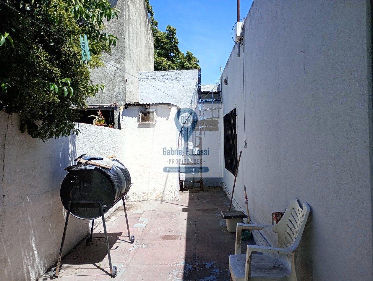 4 ambientes. Amplio parque. Quincho independiente con baño y cocina instalados