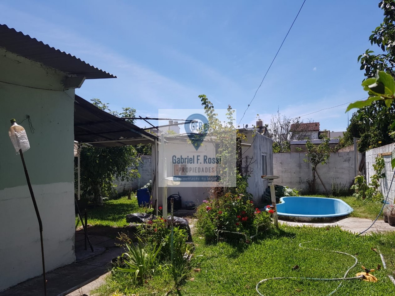 4 ambientes. Amplio parque. Quincho independiente con baño y cocina instalados