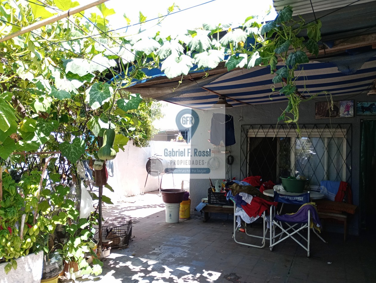 4 ambientes. Amplio parque. Quincho independiente con baño y cocina instalados