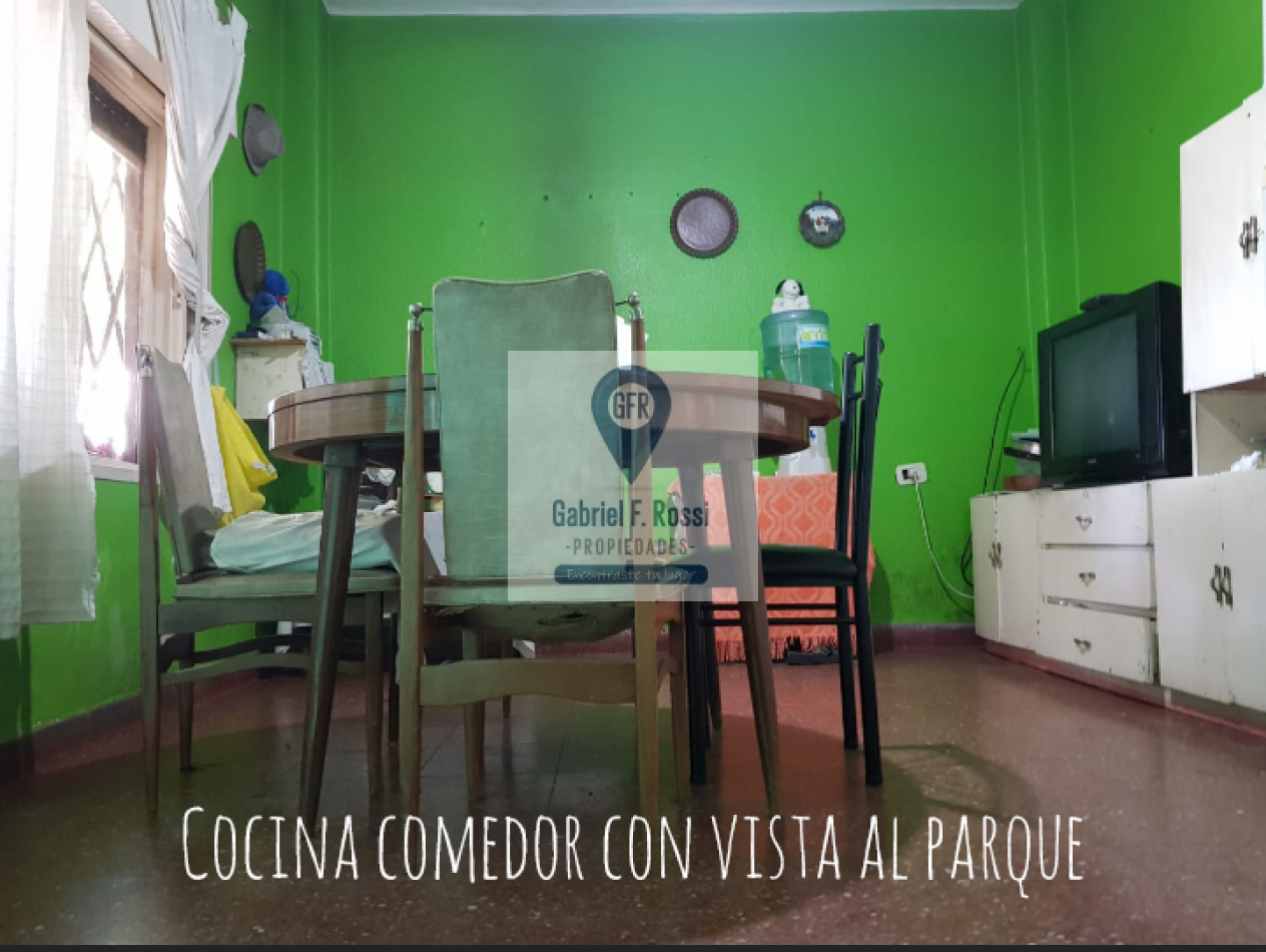 4 ambientes. Amplio parque. Quincho independiente con baño y cocina instalados